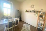 Sanierungsbedürftige 2,5-Zimmer-Wohnung mit Gemeinschaftsbalkon