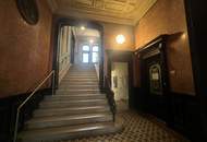 UNBEFRISTET - <> Repräsentatives 7-Zimmer Altbau-Büro mit Blick auf das Rathaus – ca. 300 m² in bester Innenstadtlage