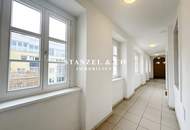 ZENTRALES 2 ZIMMER ALTBAUAPARTMENT MITTEN IM DRITTEN