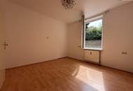 Sanierungsbedürftige 74m2 Altbauwohnung mit enormen Potenzial, Carport & großzügigem Keller – Ihr neues Zuhause in Graz! Innenhof-Balkon kann bewilligt werden!