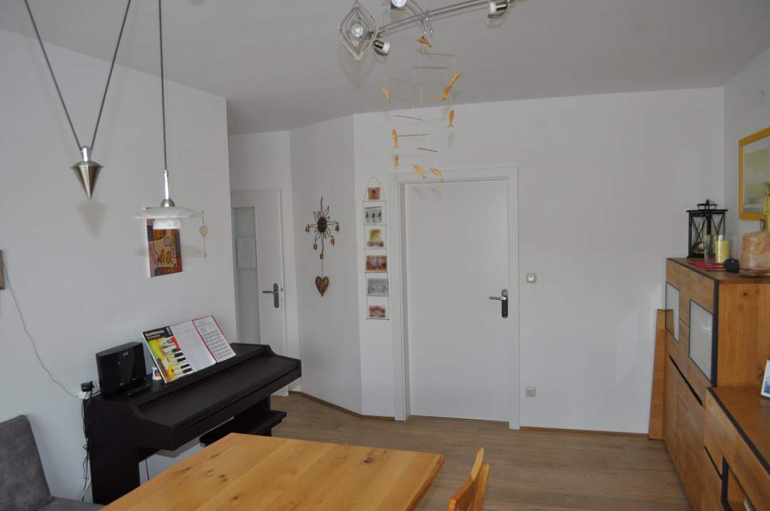 TOP SANIERTE 4 ZIMMERWOHNUNG MIT TIEFGARAGE IN BESTLAGE!