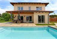 Wohnhaus mit Pool in ruhiger Lage