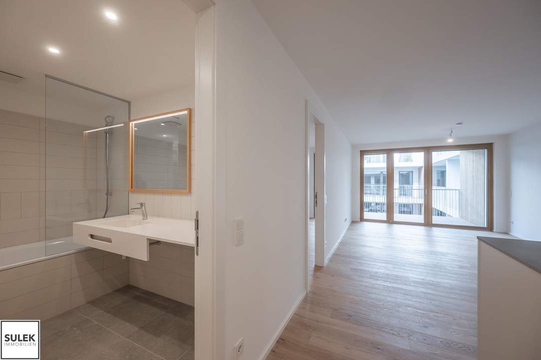 ruhiger Rückzugsort inmitten der Stadt - perfekt öffentlich angebunden! 2 Zimmer Erstbezug mit Loggia - ab sofort!