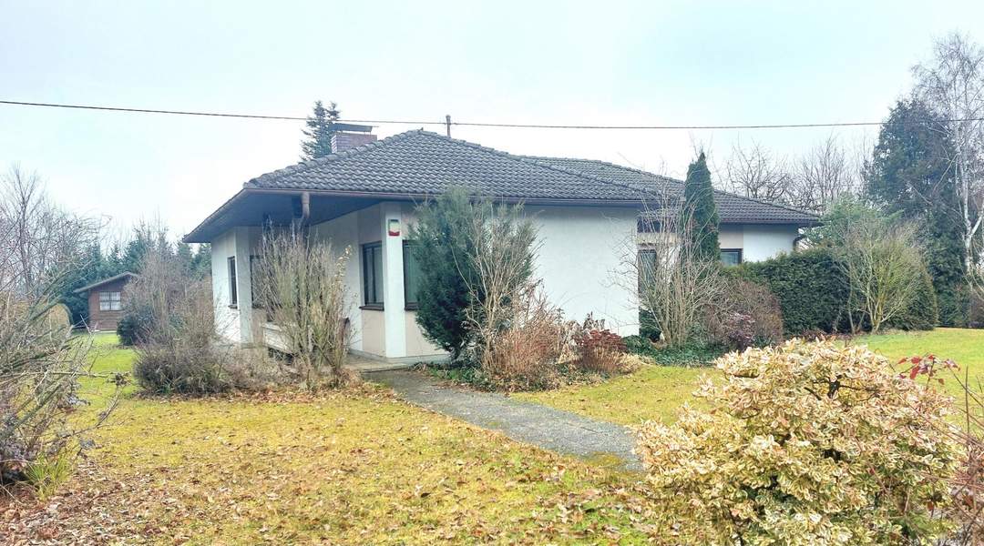 Charmanter Bungalow mit großem, sonnigen Grundstück