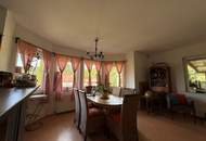ZWEI WOHNHÄUSER - TRAUMHAFTER BUNGALOW UND KLEINES SOMMERHAUS SAMT PARKÄHNLICHEM GARTEN MIT HERRLICHEM ALTBAUMBESTAND