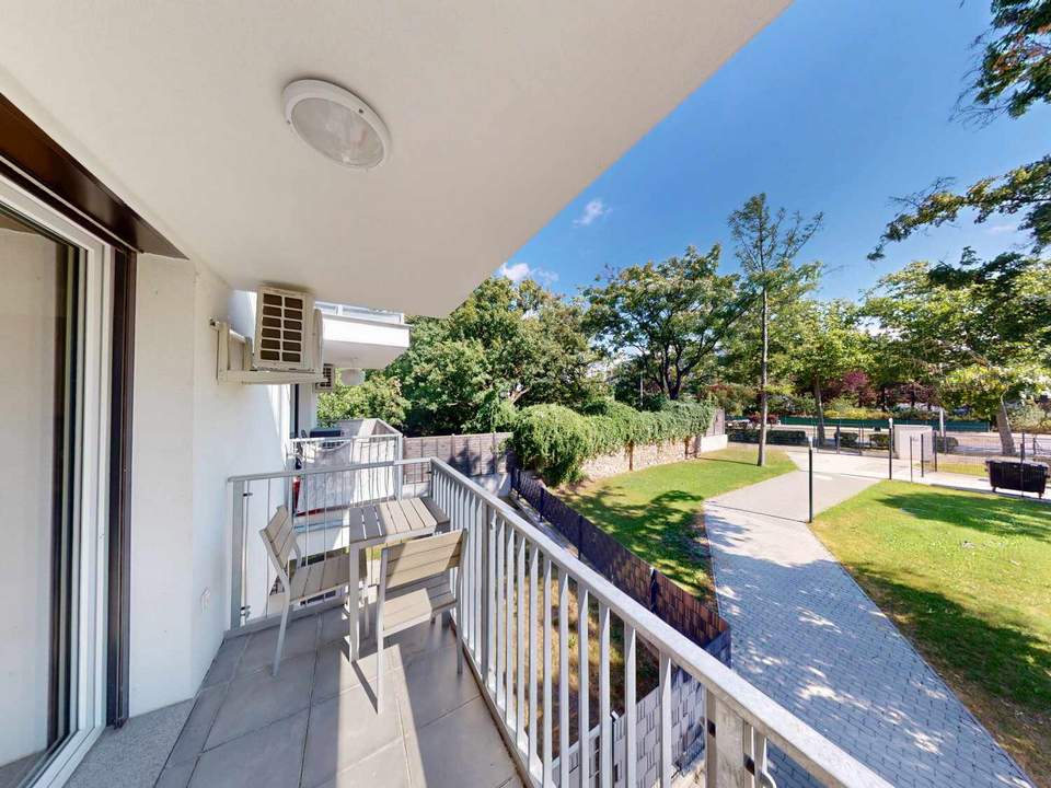Klimatisierte 2 Zimmer Wohnung mit Balkon - Nähe Schloss Erlaa