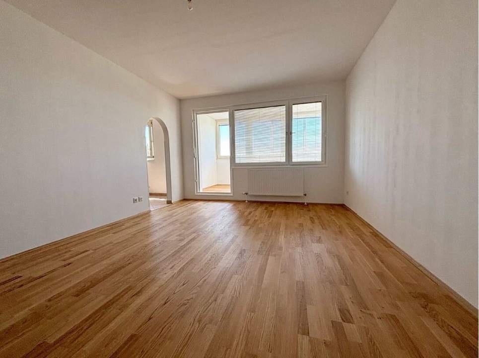 Renovierte zwei Zimmer Wohnung - Loggia - Ausblick
