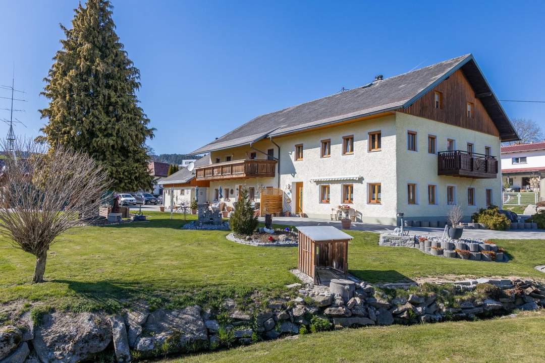 Wohnen mit Charakter: Historisches Mehrfamilienhaus mit drei separaten Einheiten, Werkstatt &amp; Naturparadies