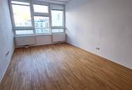 HILSCHERGASSE, UNBEFRISTET, 64 m2 Altbau inkl. 5 m2 Loggia, 2 Zimmer, Komplettküche, Wannenbad, Parketten, 3. Liftstock, gefördert