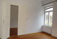 TOP-LAGE! Feine 3- getrennt begehbare Zimmer mit Wohnküche plus kleinem Innenhofbalkon! Zwischen LKH und UNI in 8010 Graz - ab sofort verfügbar!