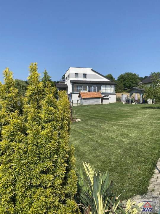 Wohnhaus mit großem Garten in sehr sonniger Lage