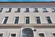 Altbau-Erstbezug mit hofseitigem Balkon im 2. Liftstock einer sanierten Liegenschaft! Fernwärme!