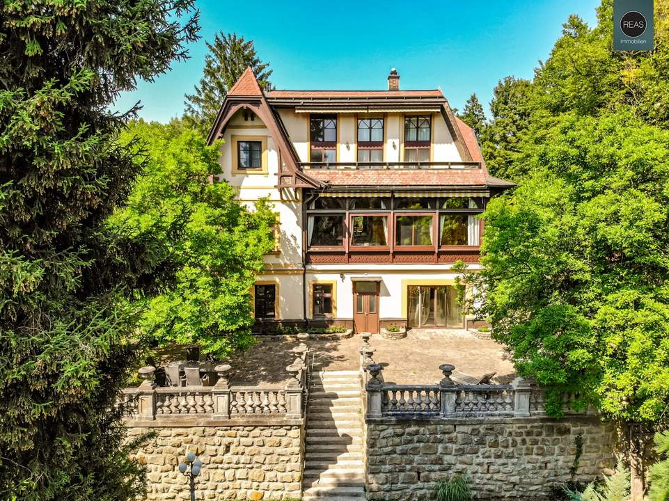 Villa Elfi: Klassische Sommerfrische-Villa mit Traumgrundstück in Tullnerbach-Lawies!