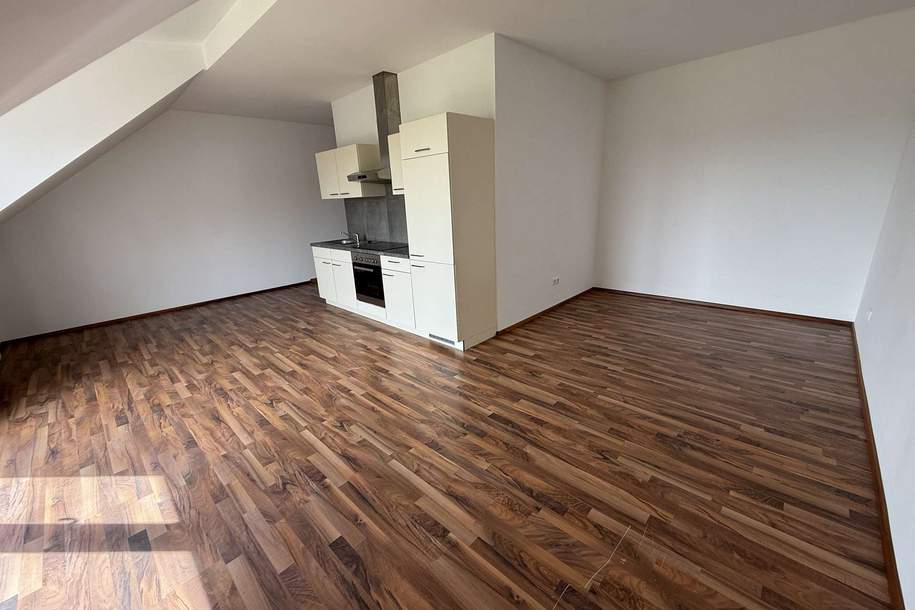 Schöne 2-Zimmer Dachgeschosswohnung zu vermieten!, Wohnung-miete, 655,00,€, 3140 Sankt Pölten(Stadt)
