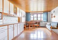 Zweifamilienhaus mit vielseitigem Gewerbebereich &amp; exklusivem Wellnesshaus