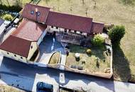 "Charmantes Einfamilienhaus mit Terrasse, Garage und zusätzlichem Grundstück"