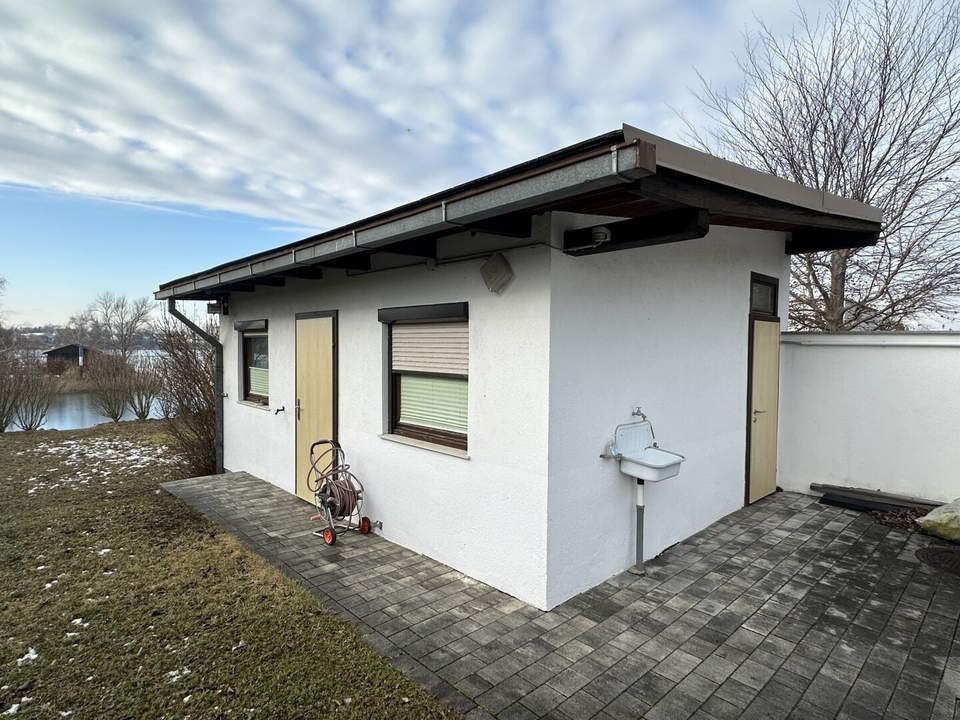 UFERPARZELLE mit privatem Badesteg und Badehäuschen am Neufelder See – beim Yachtclub auf Pachtgrund zu verkaufen