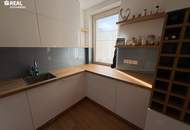 Neuwertige 2-Zimmer-Eigentumswohnung mit Kamin, Loggia und Garage