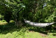 CHARMANTE ETAGE IM OBERGESCHOSS EINES ZWEIFAMILIENHAUSES MIT TERRASSE &amp; GROSSEM GARTENPARADIES