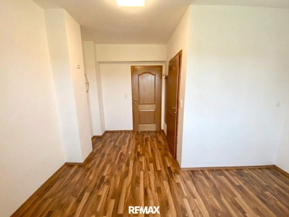 Gepflegtes Mini-Apartment mit Badezimmer in zentraler Lage - Zimmer 10! Nähe BMW, SKF!!!