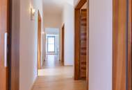 Villa voll unterkellert mit Poolhaus in absoluter Ruhelage