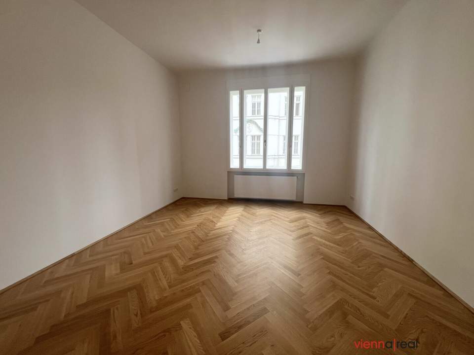 ERSTBEZUG - Helle 4-Zimmer Altbauwohnung mit 2 Bädern, 2 WCs, Abstellraum und Kellerabteil - UNBEFRISTET