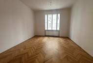 ERSTBEZUG - Helle 4-Zimmer Altbauwohnung mit 2 Bädern, 2 WCs, Abstellraum und Kellerabteil - UNBEFRISTET