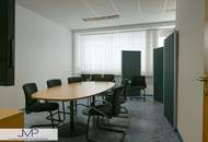 Helle Büro- oder Werkstattflächen mit Rampe