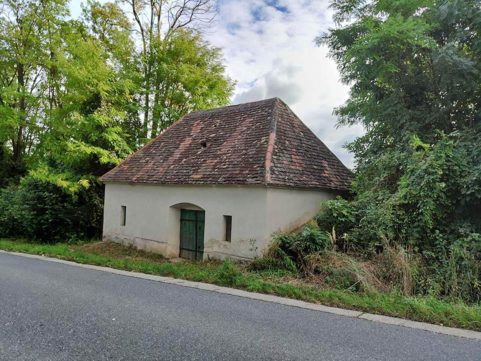 Presshaus mit Weinkeller und vielseitigen Nutzungsmöglichkeiten
