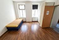 Sanierungsbedürftige Altbauwohnung in guter Lage zu verkaufen ! bestandsfrei !
