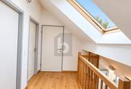 WOHNEN ÜBER DEN DÄCHERN:ELEGANTE DACHGESCHOSSWOHNUNG MIT BALKON UND GARTENMITBENUTZUNG