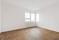 ERSTBEZUG nach Sanierung | 3 Zimmer + separate Küche | Tageslicht-Bad | Tischler-Küche mit Siemens Geräten | Freier Mietzins