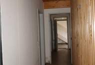 3-4% Rendite, Garten-Eckwohnung belagsfertig im EG &amp; derzeit sehr effizient als Lager (8xEinheiten bis zu je €65.-) vermietet. Top18