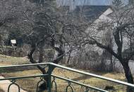 Historisches Holzhaus in TRAUMLAGE (saniert 2009) mit wunderschönem Garten und Blick auf die Burg Liechtenstein!