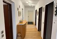 "Haus &amp; Grundstück – Baugrund inklusive!"