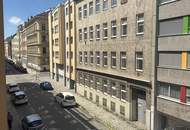 Top Anbindung, Blick in den grünen Innenhof inkl. Stellplatz. Nähe Jörgerstrasse und Kreuzgasse