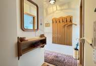 1. ATTERSEE-PANORAMA PUR – Traumhafte 2-Zimmer-Wohnung mit Blick auf Schloss Kammer.