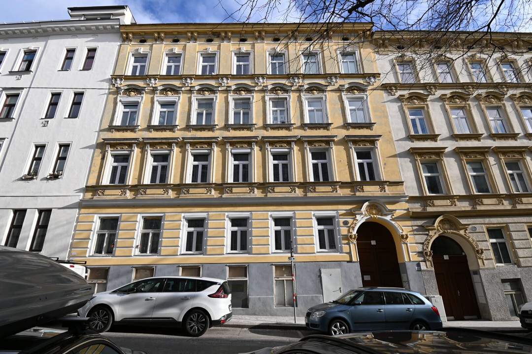 ++NEU++ sanierungsbedürftige 2-Zimmerwohnung - großes Umbau-Potenzial!!