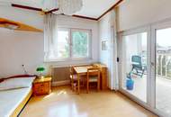 Großzügiges Zweifamilienhaus mit großem Garten und viel Potenzial