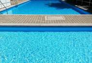 Erstbezug: Elegante Gartenwohnung mit Outdoor Pool