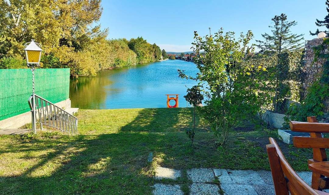 "Bestlage direkt am See!"