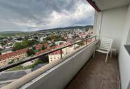Zentrumsnahe Wohnung mit Küche, Loggia und tollem Ausblick!