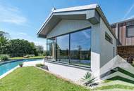 Stadtnahe High-End Villa mit unverbaubarem Naturblick & Infinity-Pool!