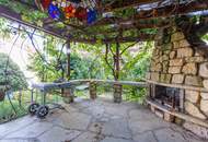 1170 AM HEUBERG: GROßZÜGIGER FAMILIENWOHNSITZ MIT INDOORPOOL, WELLNESS, GARTEN & WIEN-BLICK