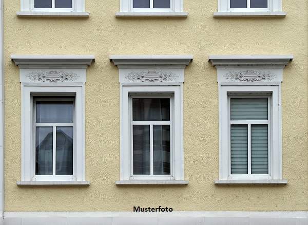 Denkmalgeschütztes Mehrfamilienhaus mit Balkonen