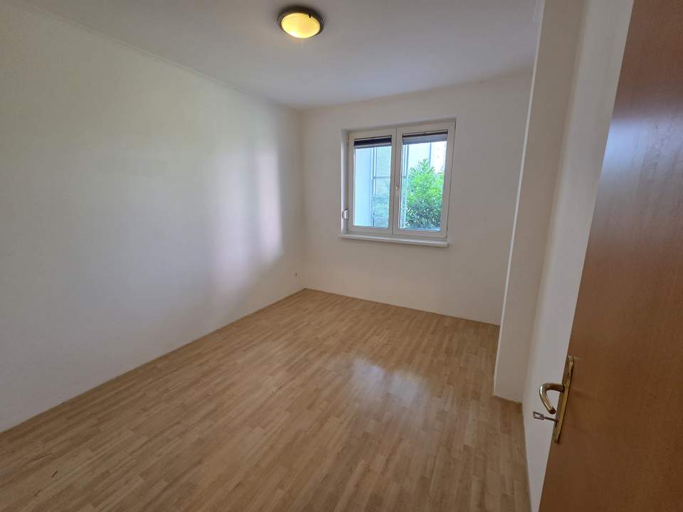 Barrierefreie Zweizimmerwohnung mit Eigengarten und Tiefgaragenstellplatz!