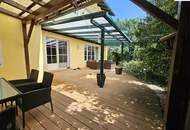 Wohnhaus mit 2.200m² großem Grundstück, Halle und Garagen