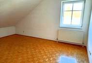 Schöne Dachgeschosswohnung mit Gartennutzung für ruhesuchende Mieter - PROVISIONSFREI