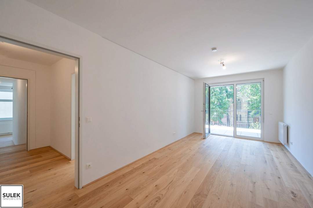 ** Zweitbezug ab Juli: helle zentral begehbare 4 Zimmer Wohnung m. Freifläche **