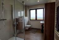 Ein Platz zum Ankommen: Renoviertes Bauernhaus mit Nebengebäude in traumhafter Güssinger Randlage